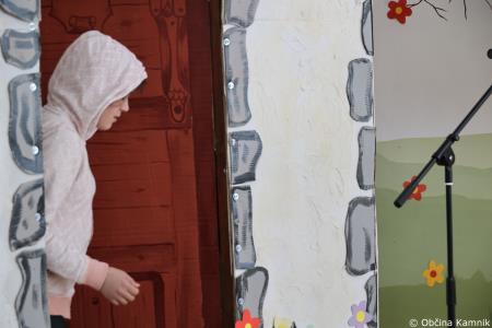 Osnovna šola 27. julij Kamnik že 40 let raste s prepričanjem, da če spoštujemo sebe, bomo znali spoštovati tudi druge (20)